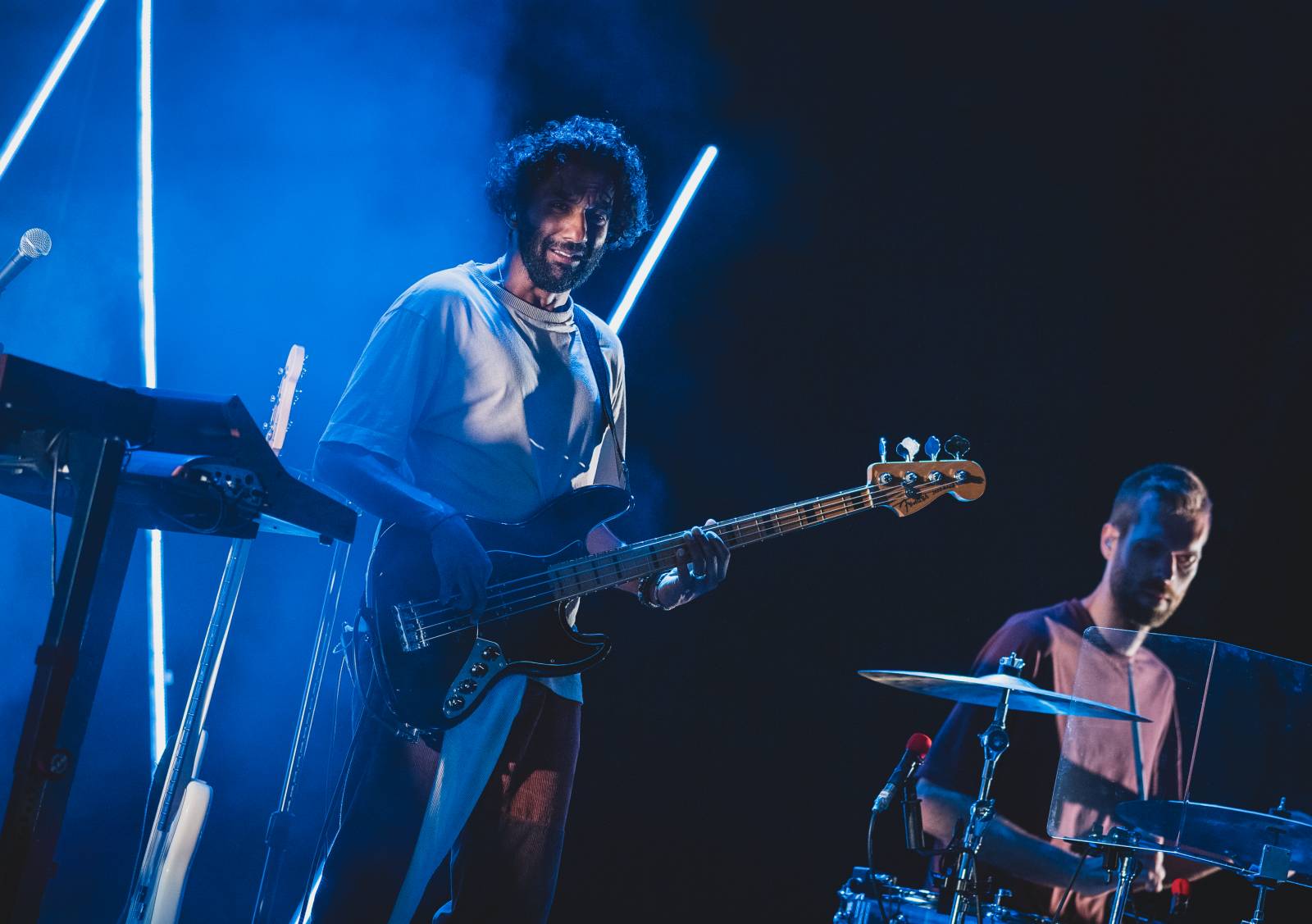 Ani déšť Metronome Prague nezastavil. Hvězdou večera byl Beck, vystoupili také Tata Bojs nebo Marpo