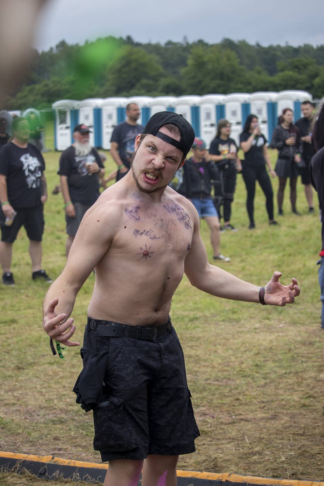 Třetí den ve Spáleném Poříčí. Basinfirefest roztančili Čad, Tublatanka, Infected Rain nebo Gutalax