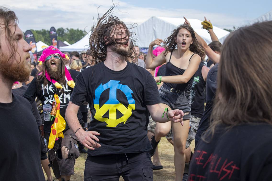 Třetí den ve Spáleném Poříčí. Basinfirefest roztančili Čad, Tublatanka, Infected Rain nebo Gutalax