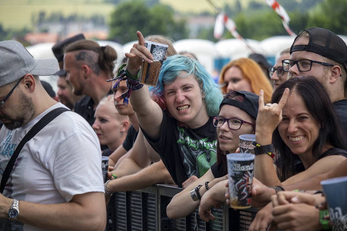 Třetí den ve Spáleném Poříčí. Basinfirefest roztančili Čad, Tublatanka, Infected Rain nebo Gutalax