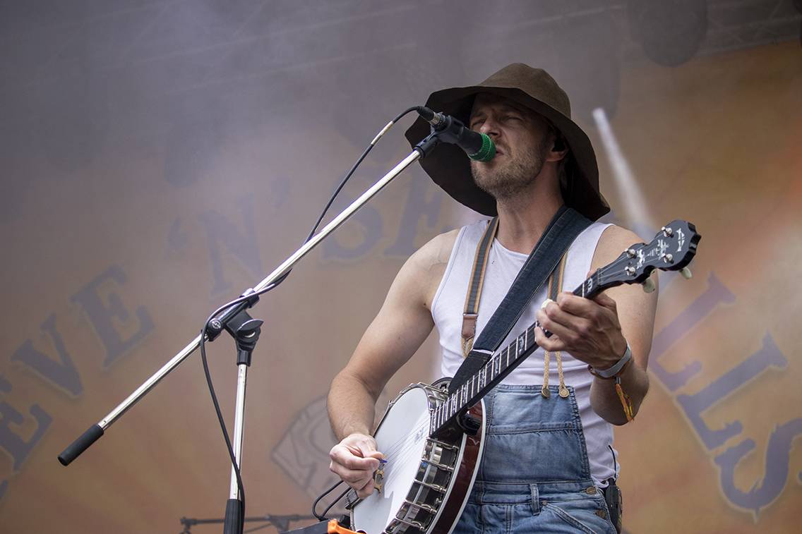 Třetí den ve Spáleném Poříčí. Basinfirefest roztančili Čad, Tublatanka, Infected Rain nebo Gutalax