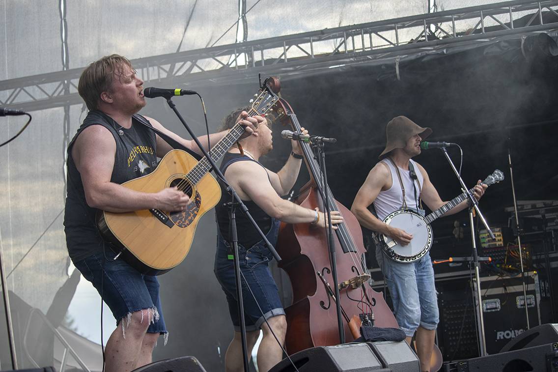 Třetí den ve Spáleném Poříčí. Basinfirefest roztančili Čad, Tublatanka, Infected Rain nebo Gutalax