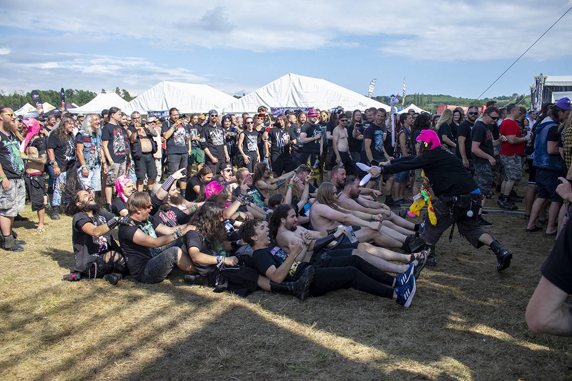 Třetí den ve Spáleném Poříčí. Basinfirefest roztančili Čad, Tublatanka, Infected Rain nebo Gutalax