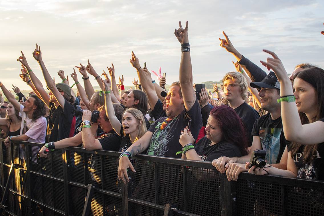 Třetí den ve Spáleném Poříčí. Basinfirefest roztančili Čad, Tublatanka, Infected Rain nebo Gutalax