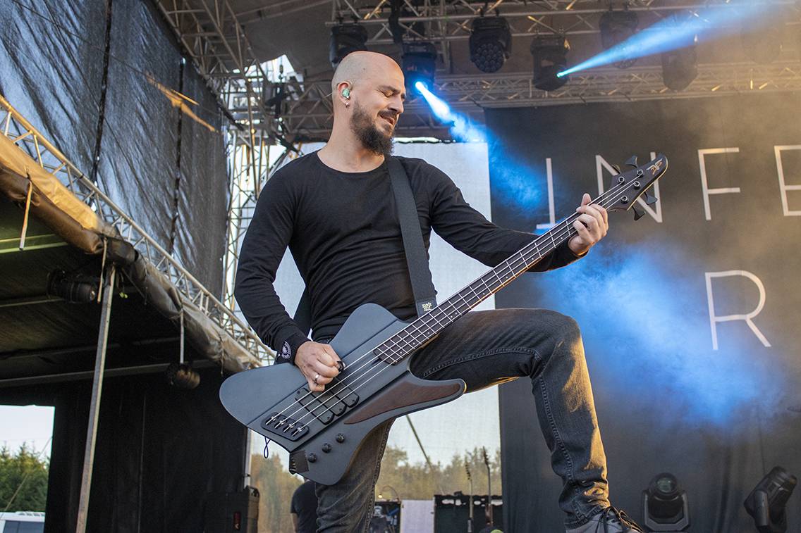 Třetí den ve Spáleném Poříčí. Basinfirefest roztančili Čad, Tublatanka, Infected Rain nebo Gutalax
