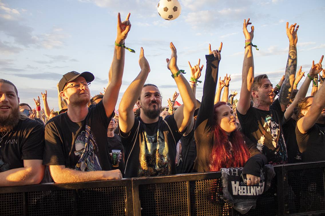 Třetí den ve Spáleném Poříčí. Basinfirefest roztančili Čad, Tublatanka, Infected Rain nebo Gutalax