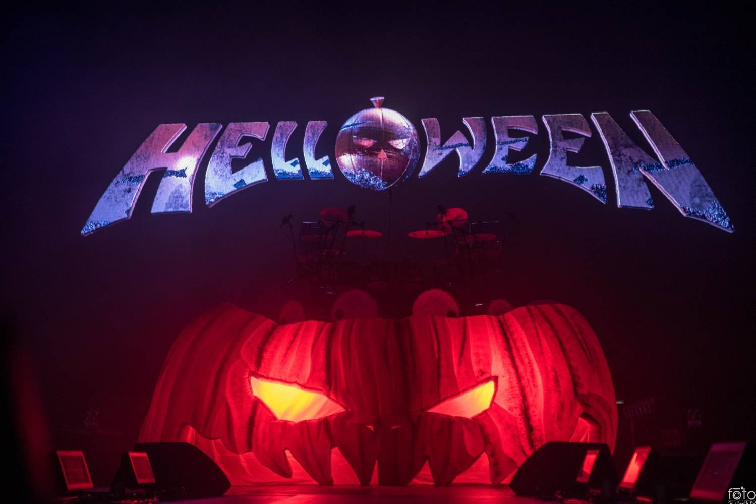 Helloween si z Prahy odvezli Zlatou desku, koncert byl plný hitů