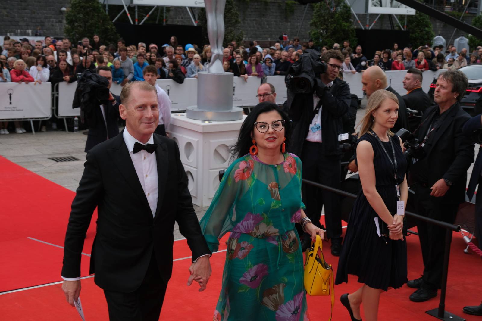 Mezinárodní filmový festival v Karlových Varech byl zahájen. První den zahráli Mig 21 nebo Aneta Langerová