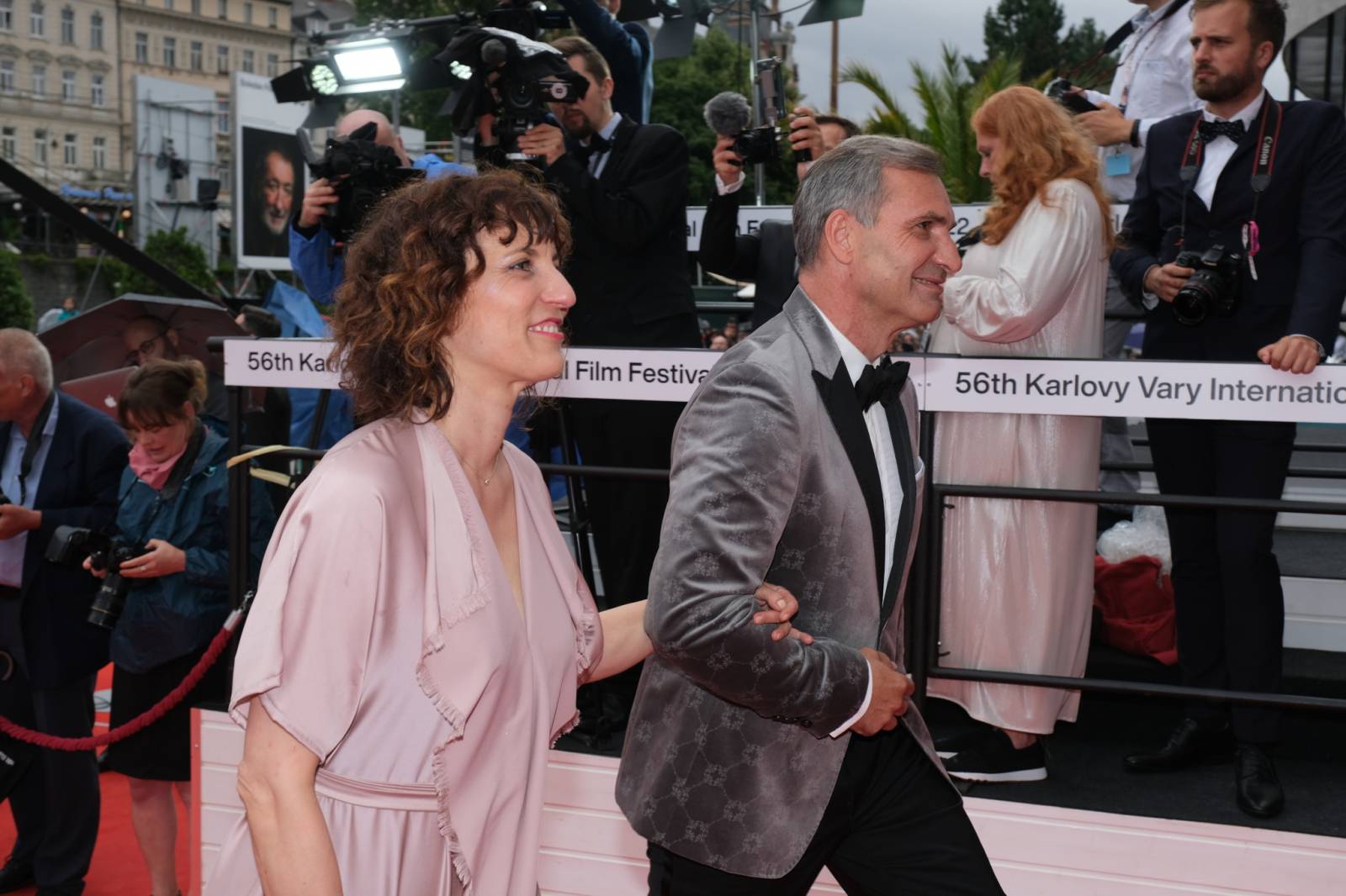 Mezinárodní filmový festival v Karlových Varech byl zahájen. První den zahráli Mig 21 nebo Aneta Langerová