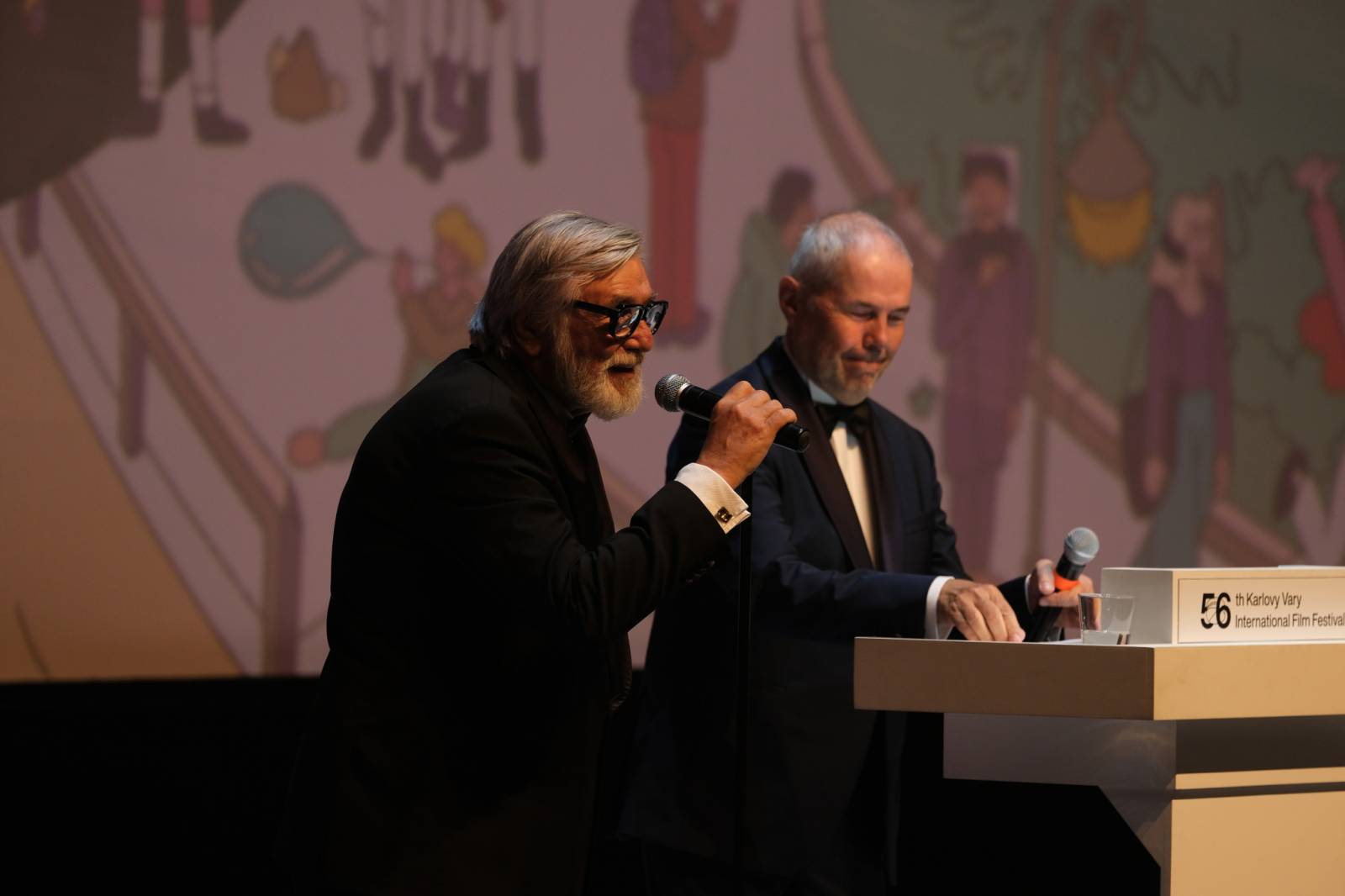 Mezinárodní filmový festival v Karlových Varech byl zahájen. První den zahráli Mig 21 nebo Aneta Langerová