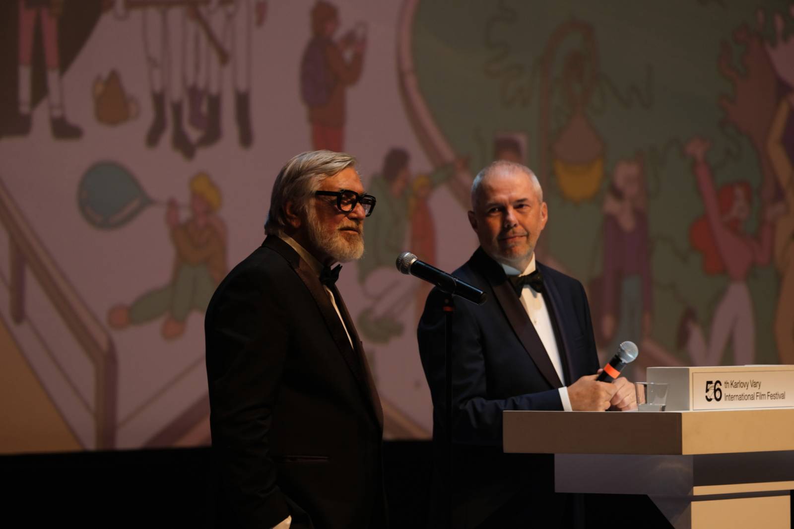 Mezinárodní filmový festival v Karlových Varech byl zahájen. První den zahráli Mig 21 nebo Aneta Langerová