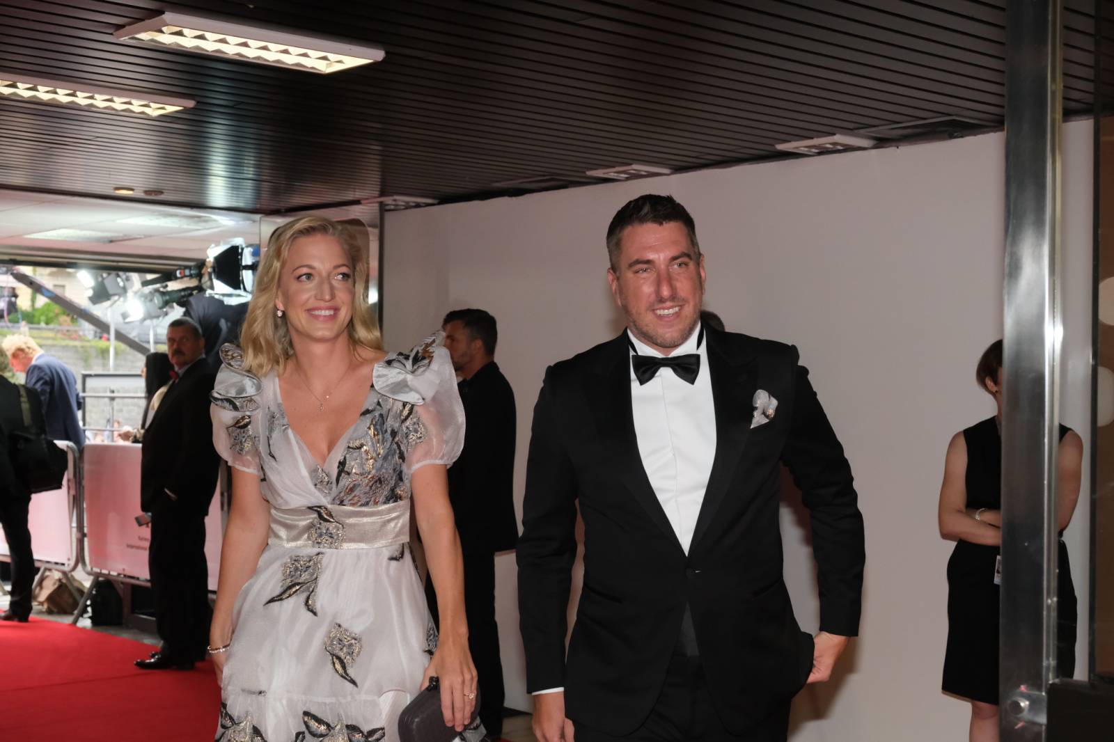 Mezinárodní filmový festival v Karlových Varech byl zahájen. První den zahráli Mig 21 nebo Aneta Langerová