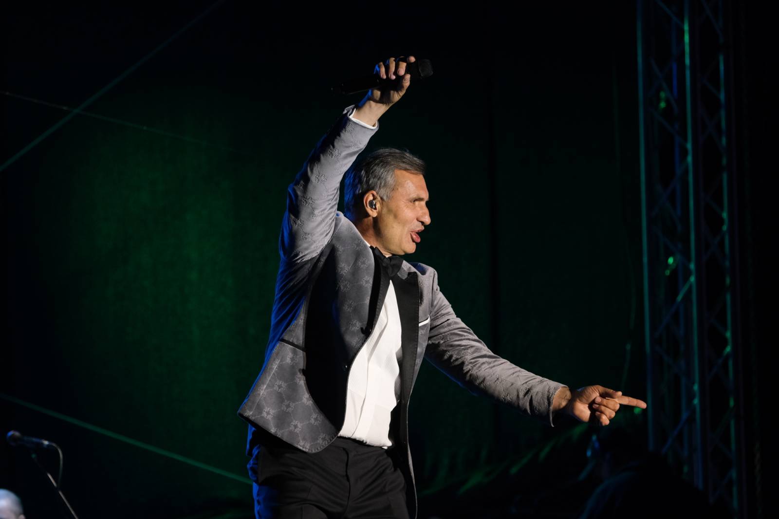 Mezinárodní filmový festival v Karlových Varech byl zahájen. První den zahráli Mig 21 nebo Aneta Langerová