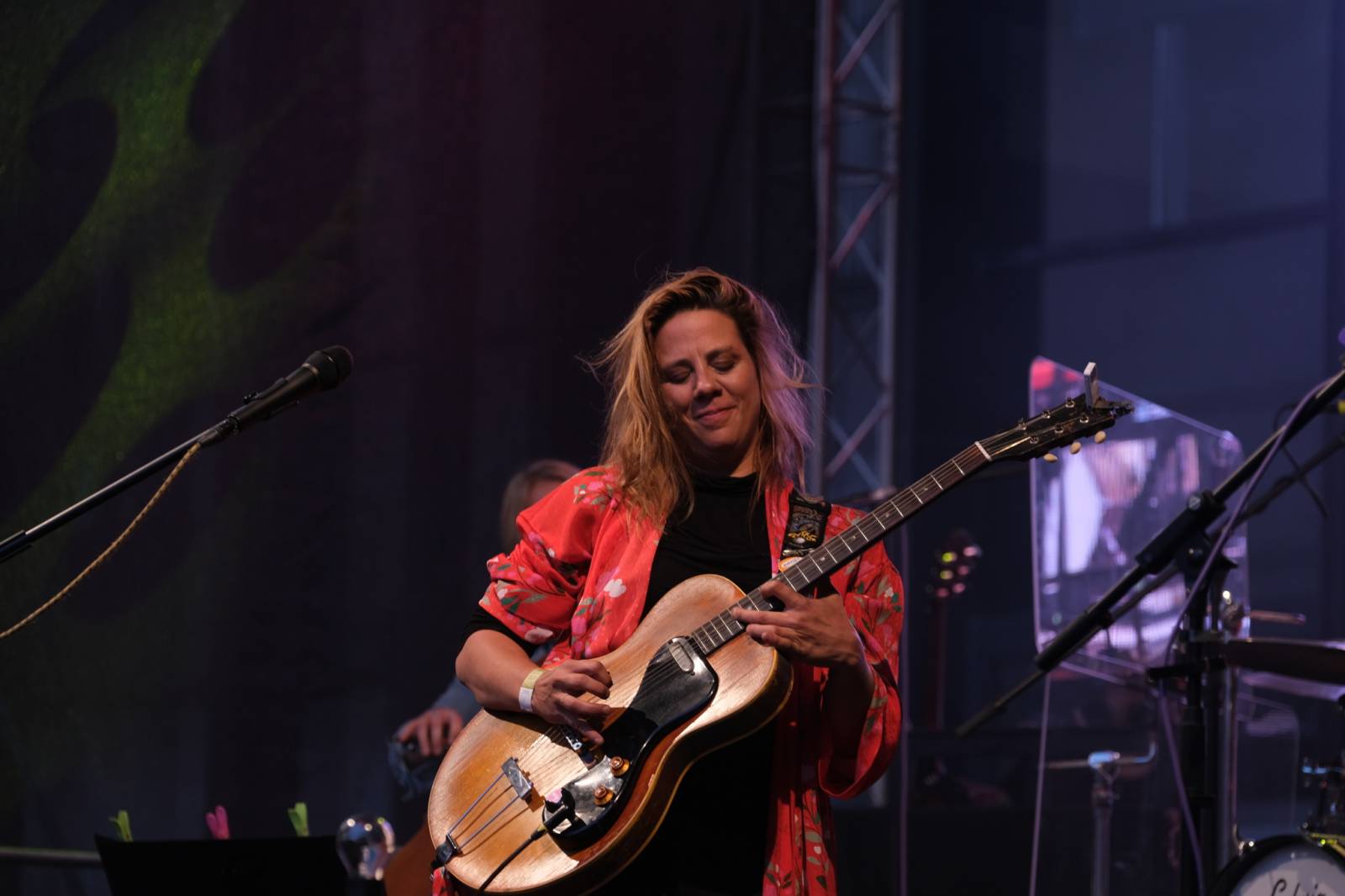 Mezinárodní filmový festival v Karlových Varech byl zahájen. První den zahráli Mig 21 nebo Aneta Langerová