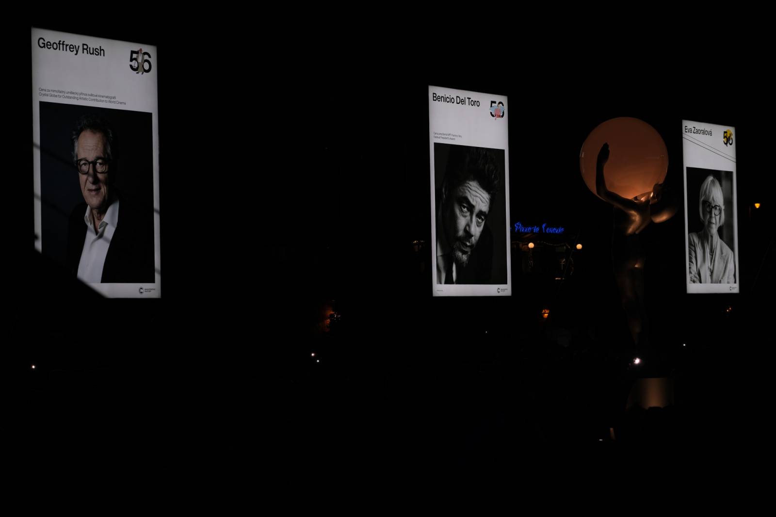 Mezinárodní filmový festival v Karlových Varech byl zahájen. První den zahráli Mig 21 nebo Aneta Langerová