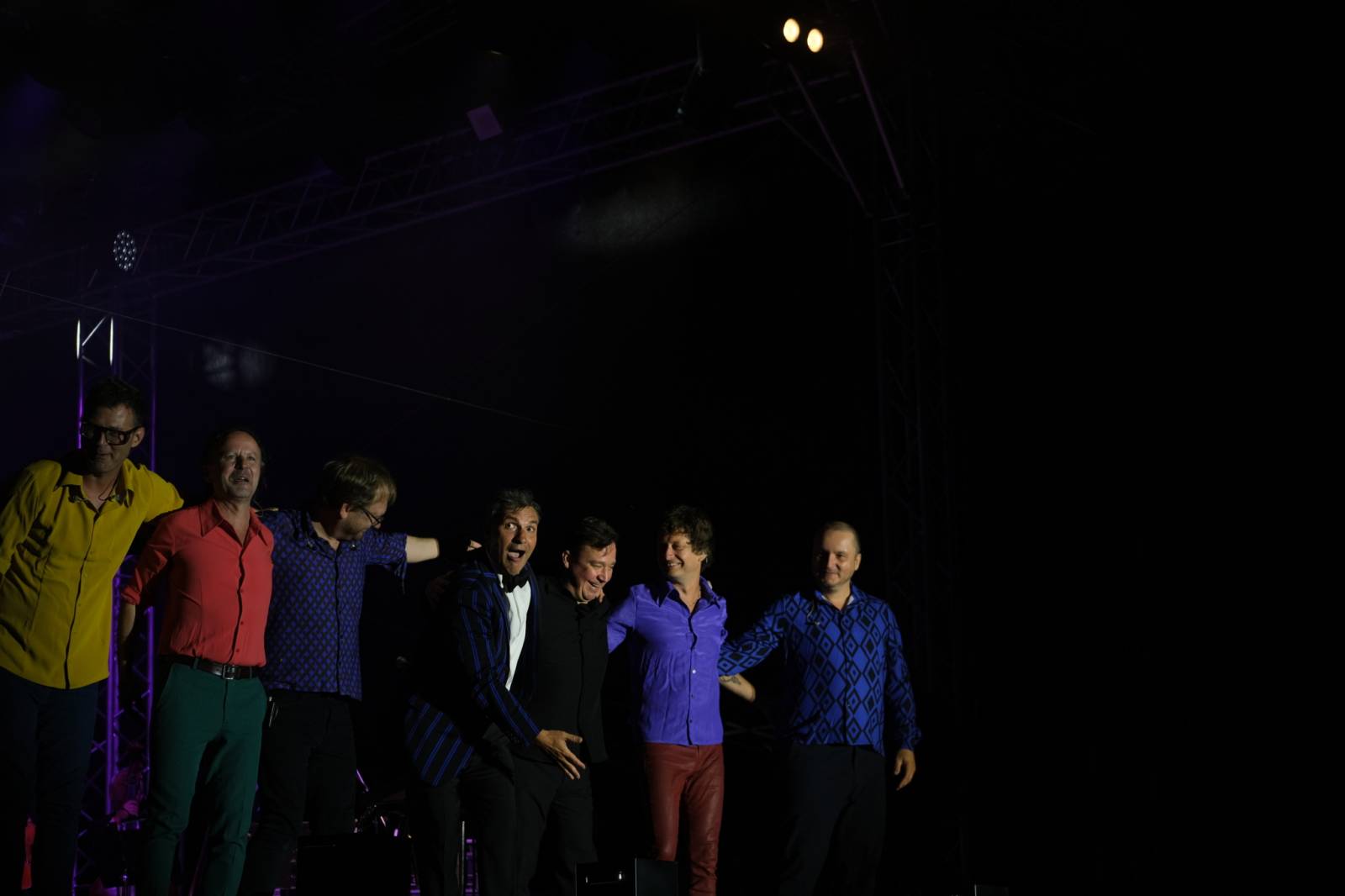 Mezinárodní filmový festival v Karlových Varech byl zahájen. První den zahráli Mig 21 nebo Aneta Langerová