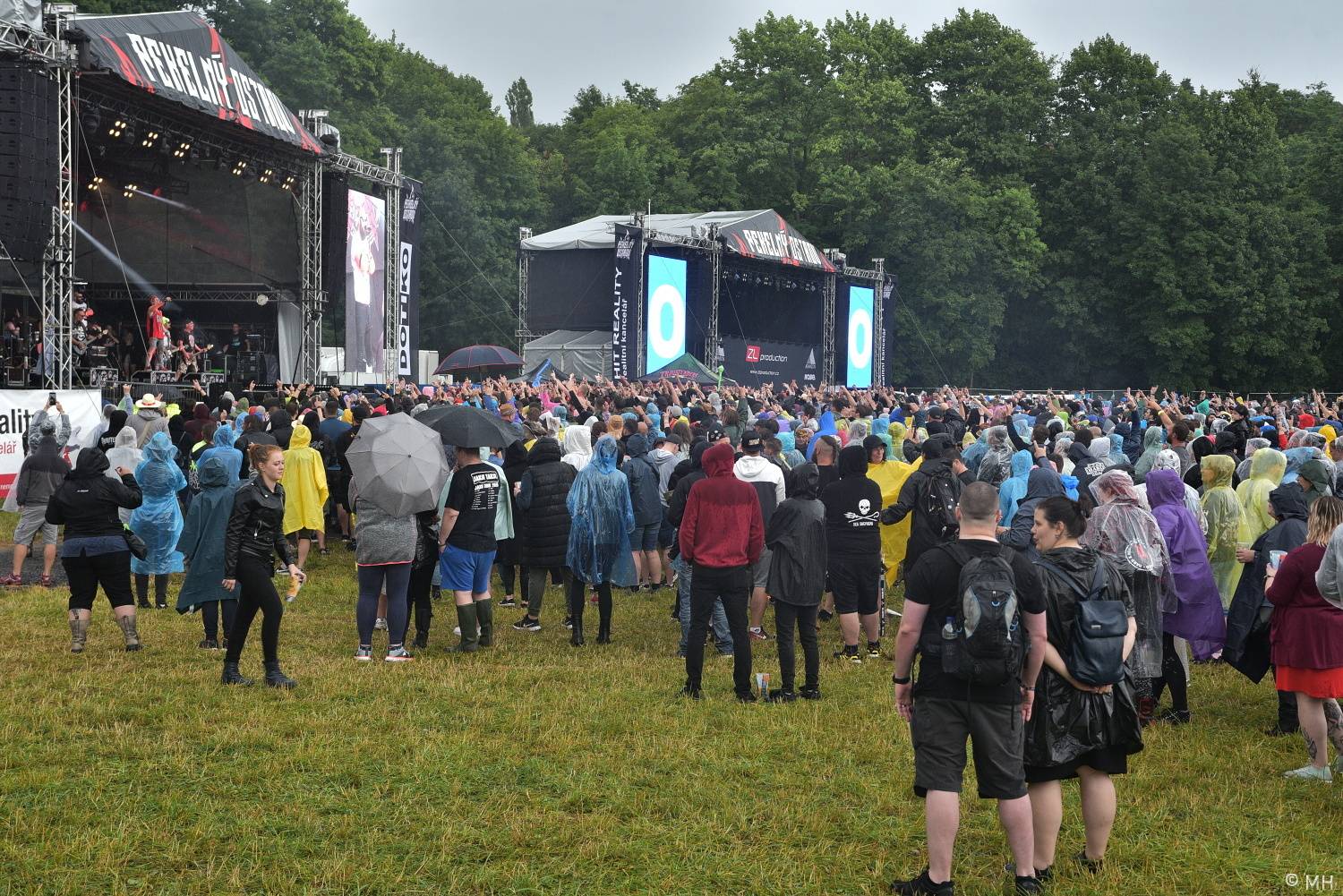 Pekelný ostrov se po dvou letech probudil do pořádného pekla. Hráli Vypsaná fiXa, Traktor i Dymytry