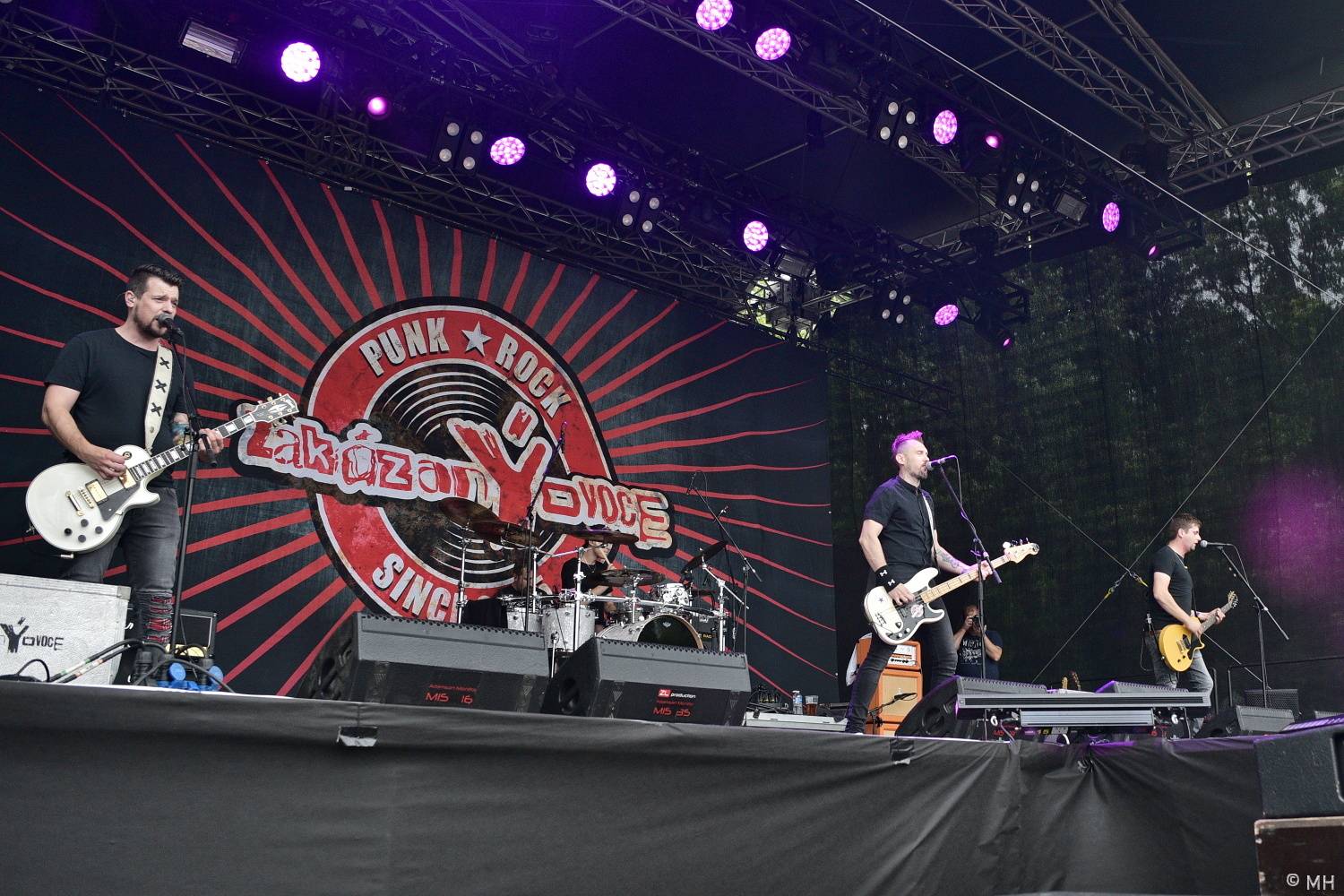 Pekelný ostrov se po dvou letech probudil do pořádného pekla. Hráli Vypsaná fiXa, Traktor i Dymytry