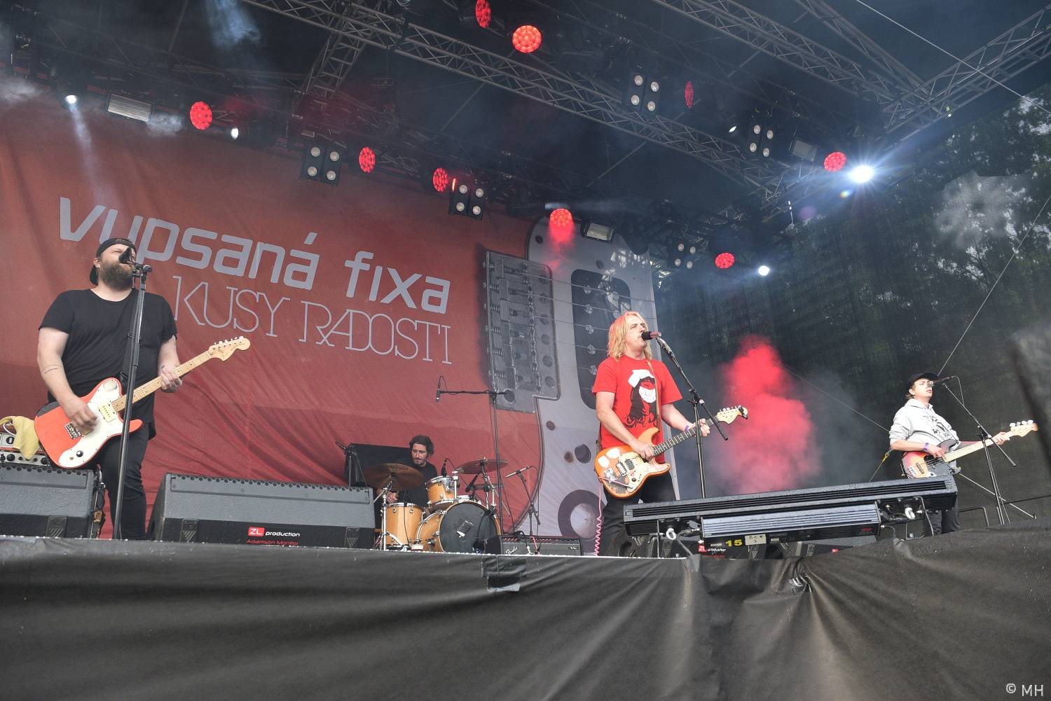 Pekelný ostrov se po dvou letech probudil do pořádného pekla. Hráli Vypsaná fiXa, Traktor i Dymytry