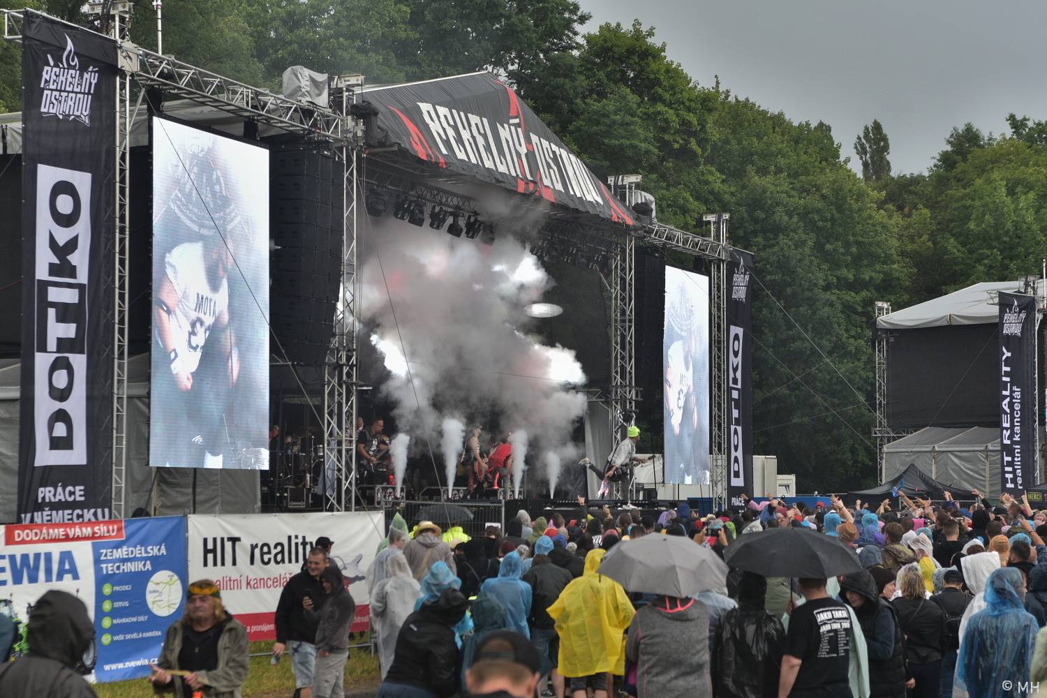 Pekelný ostrov se po dvou letech probudil do pořádného pekla. Hráli Vypsaná fiXa, Traktor i Dymytry