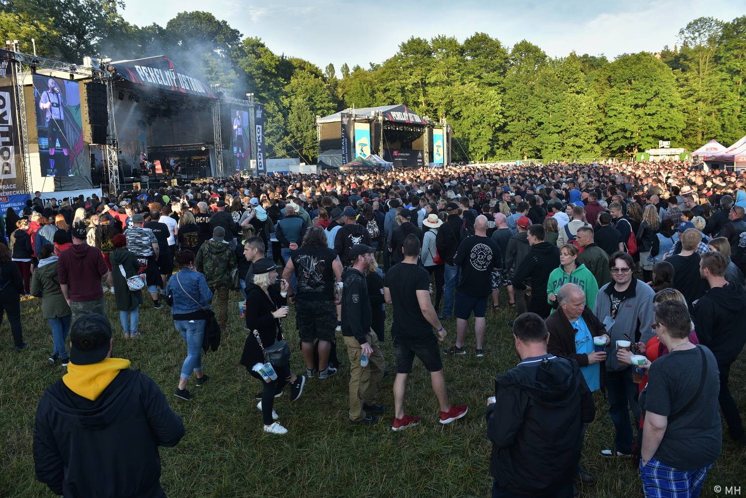 Pekelný ostrov se po dvou letech probudil do pořádného pekla. Hráli Vypsaná fiXa, Traktor i Dymytry