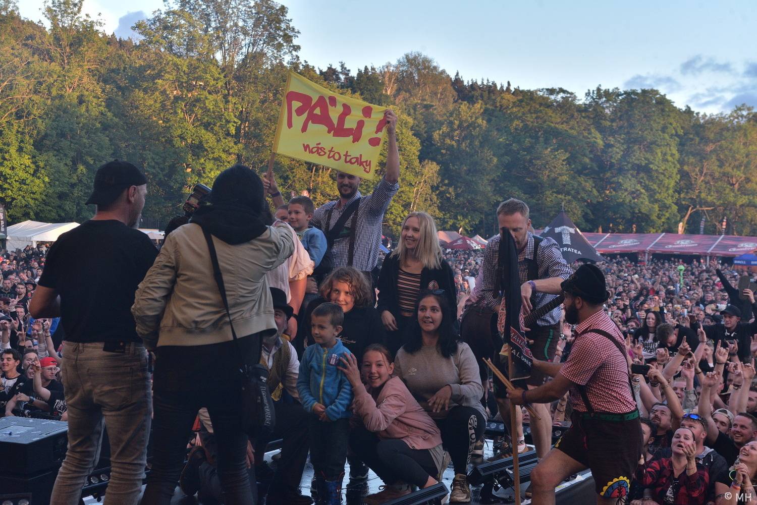 Pekelný ostrov se po dvou letech probudil do pořádného pekla. Hráli Vypsaná fiXa, Traktor i Dymytry