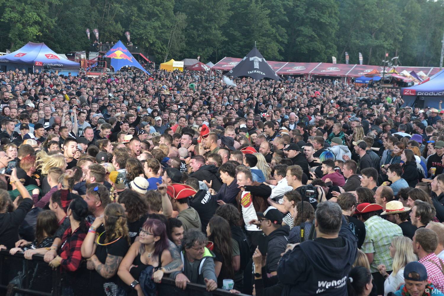 Pekelný ostrov se po dvou letech probudil do pořádného pekla. Hráli Vypsaná fiXa, Traktor i Dymytry