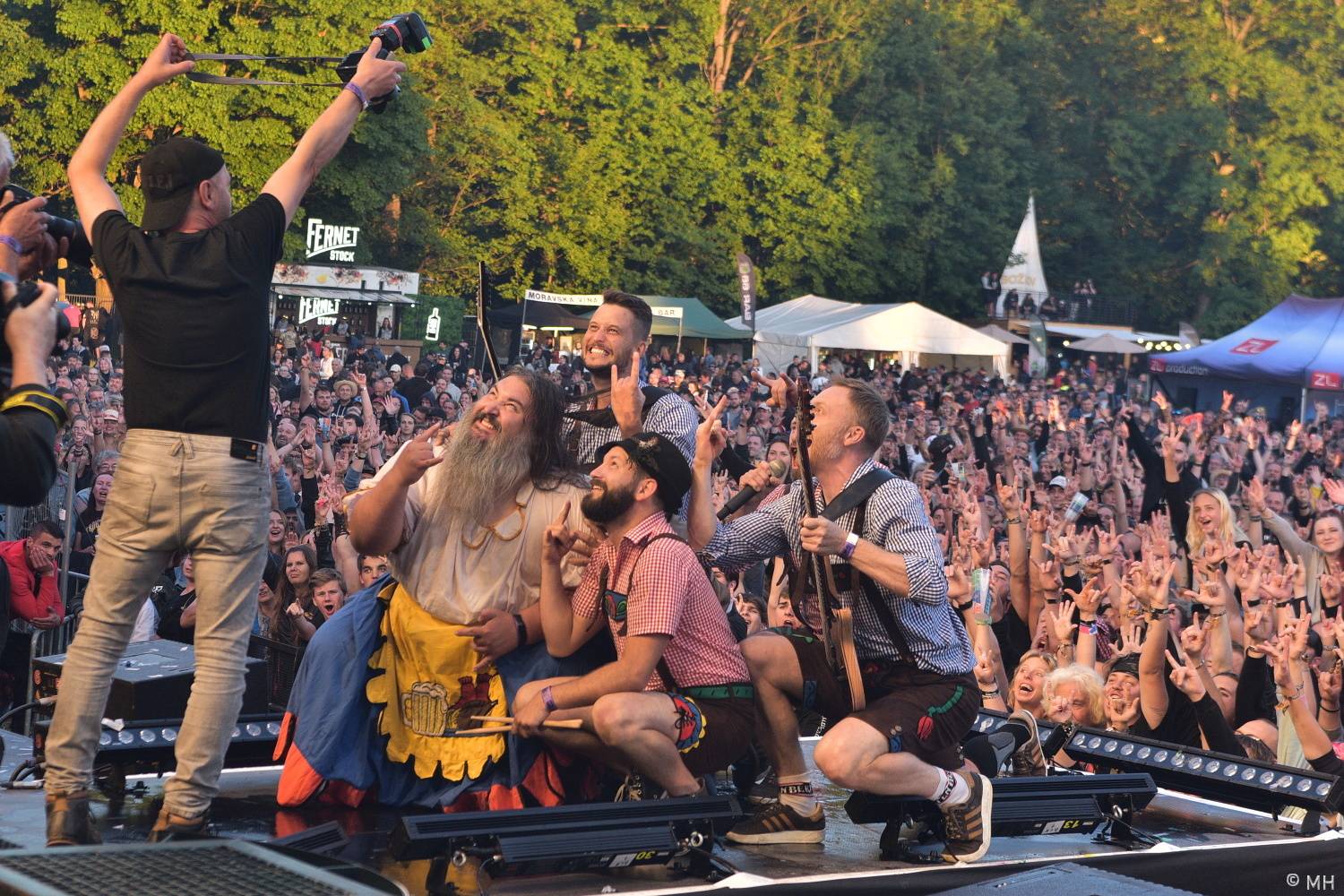 Pekelný ostrov se po dvou letech probudil do pořádného pekla. Hráli Vypsaná fiXa, Traktor i Dymytry