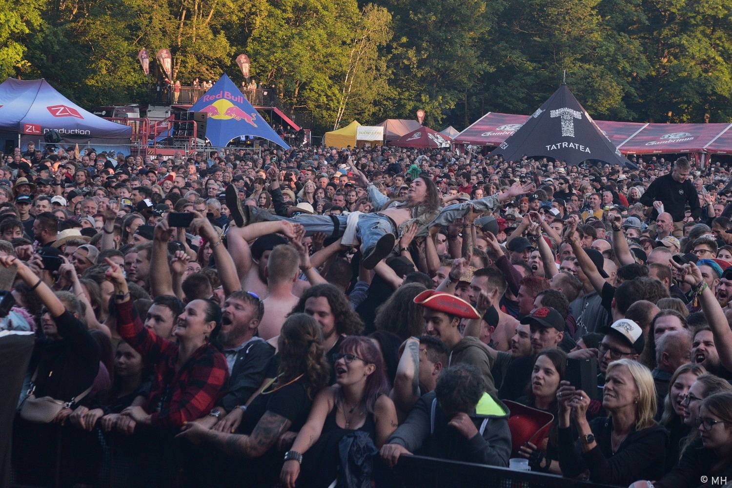 Pekelný ostrov se po dvou letech probudil do pořádného pekla. Hráli Vypsaná fiXa, Traktor i Dymytry