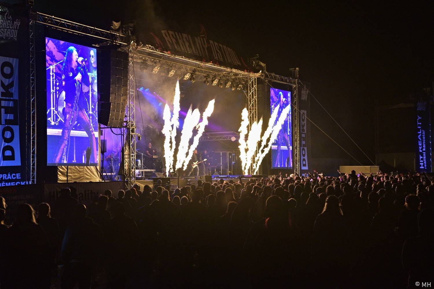 Pekelný ostrov se po dvou letech probudil do pořádného pekla. Hráli Vypsaná fiXa, Traktor i Dymytry