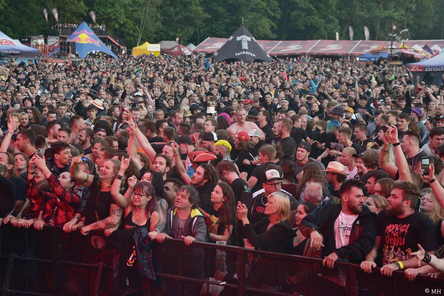 Pekelný ostrov se po dvou letech probudil do pořádného pekla. Hráli Vypsaná fiXa, Traktor i Dymytry