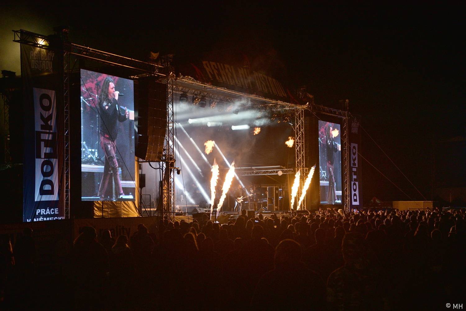 Pekelný ostrov se po dvou letech probudil do pořádného pekla. Hráli Vypsaná fiXa, Traktor i Dymytry