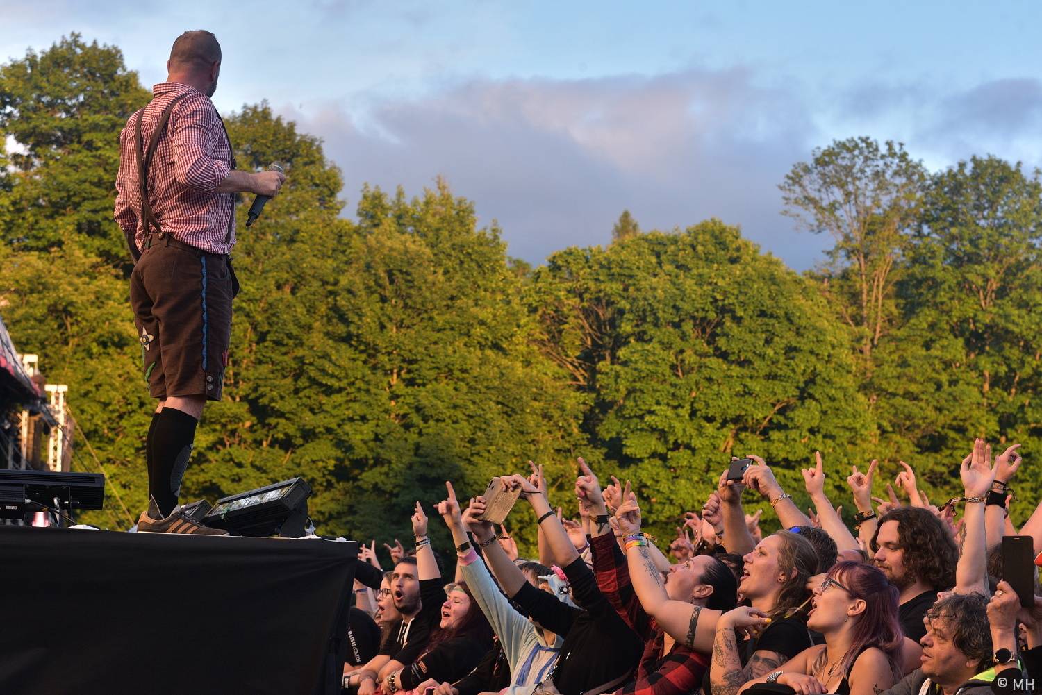 Pekelný ostrov se po dvou letech probudil do pořádného pekla. Hráli Vypsaná fiXa, Traktor i Dymytry