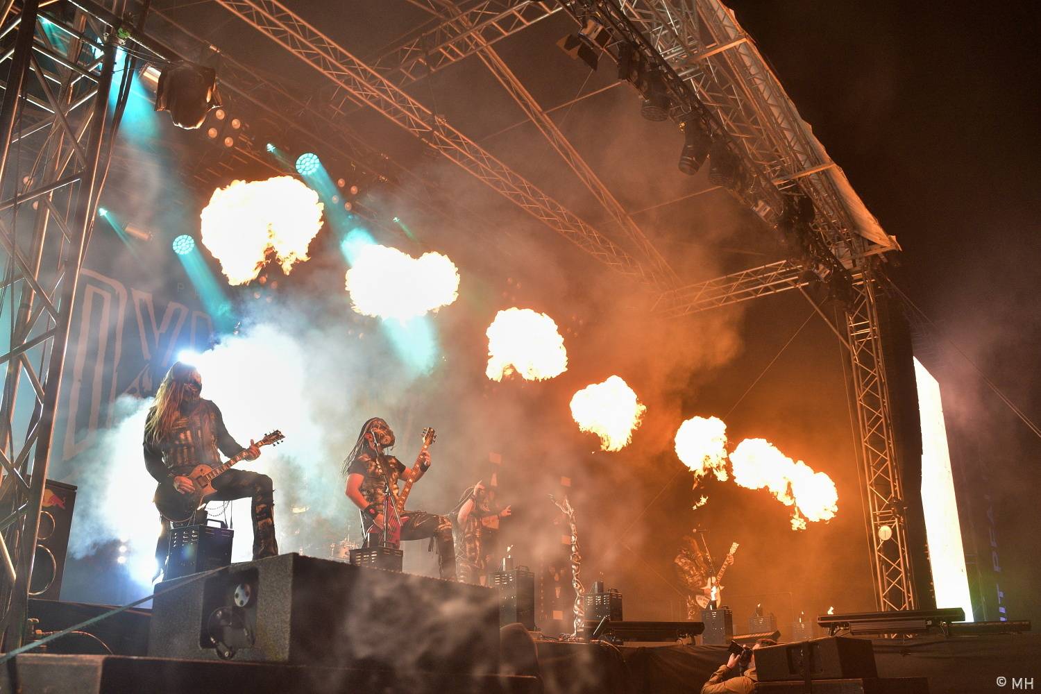 Pekelný ostrov se po dvou letech probudil do pořádného pekla. Hráli Vypsaná fiXa, Traktor i Dymytry