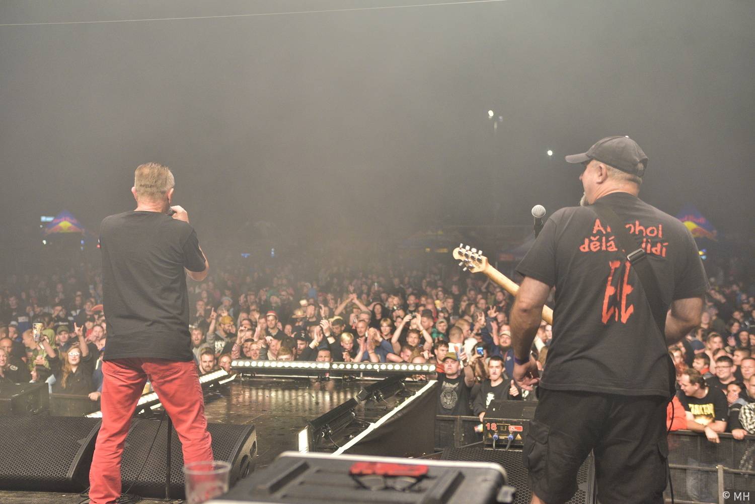 Pekelný ostrov se po dvou letech probudil do pořádného pekla. Hráli Vypsaná fiXa, Traktor i Dymytry