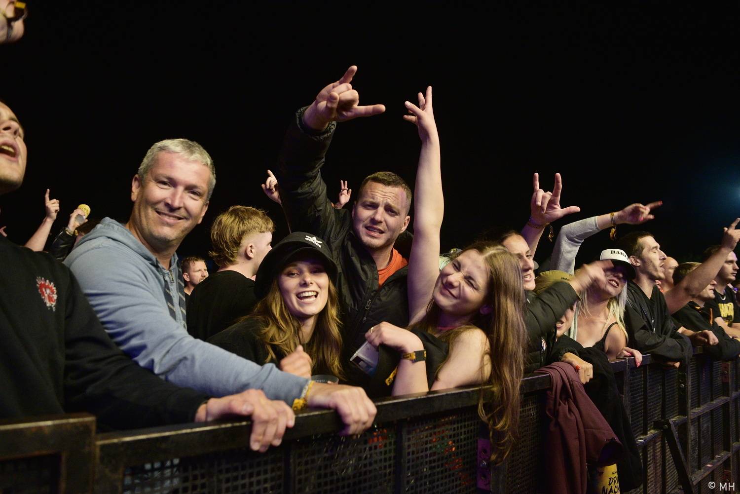 Pekelný ostrov se po dvou letech probudil do pořádného pekla. Hráli Vypsaná fiXa, Traktor i Dymytry