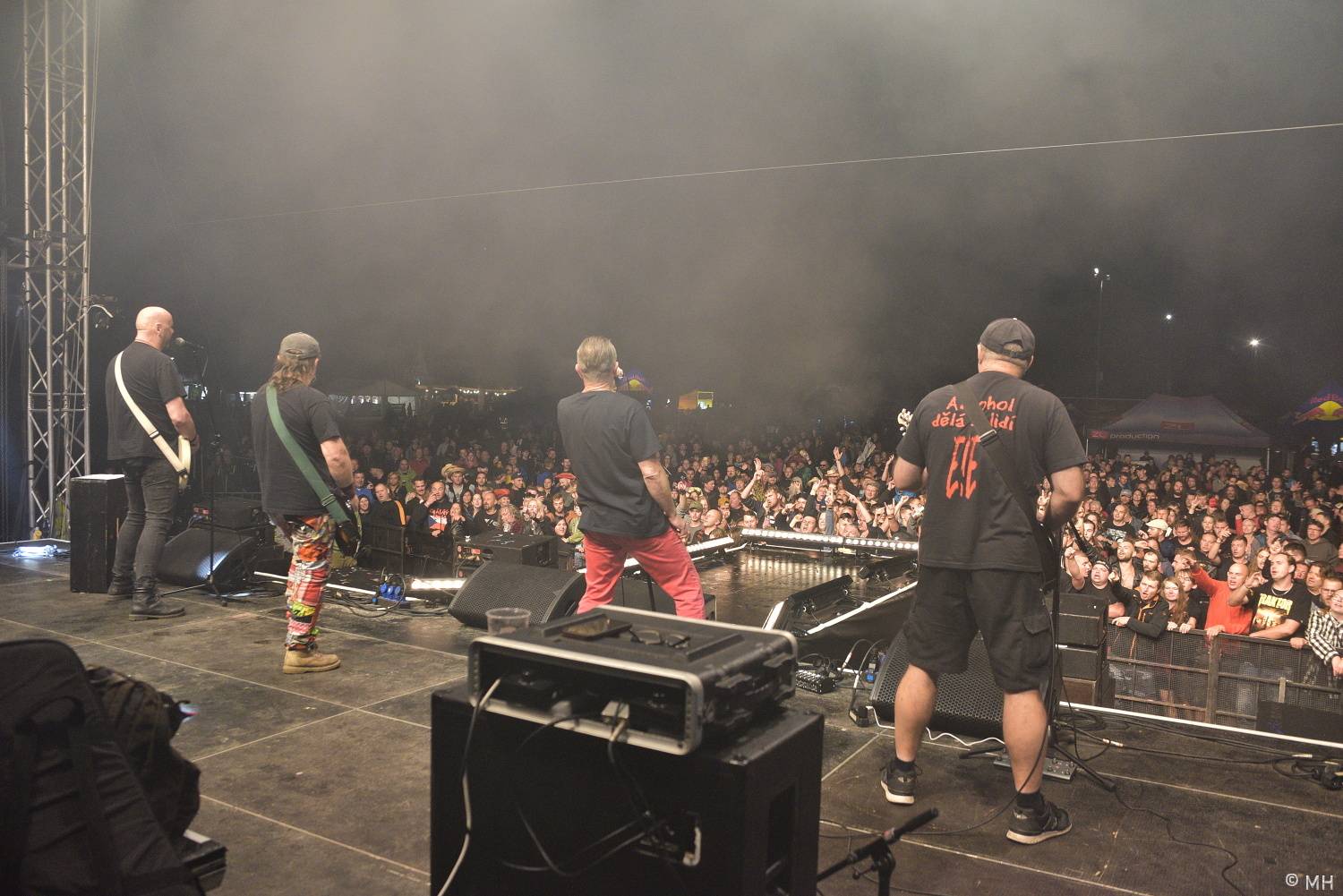 Pekelný ostrov se po dvou letech probudil do pořádného pekla. Hráli Vypsaná fiXa, Traktor i Dymytry