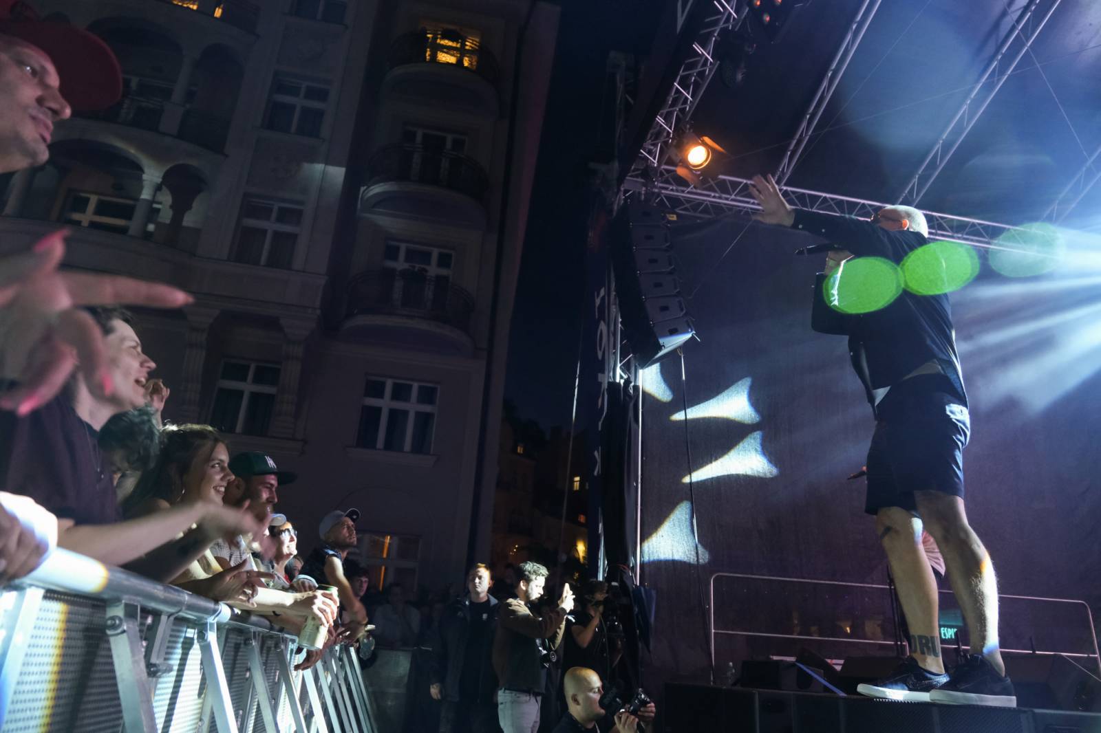 Festivalem ve Varech duněl rap PSH, představil se i herec a režisér Liev Schreiber