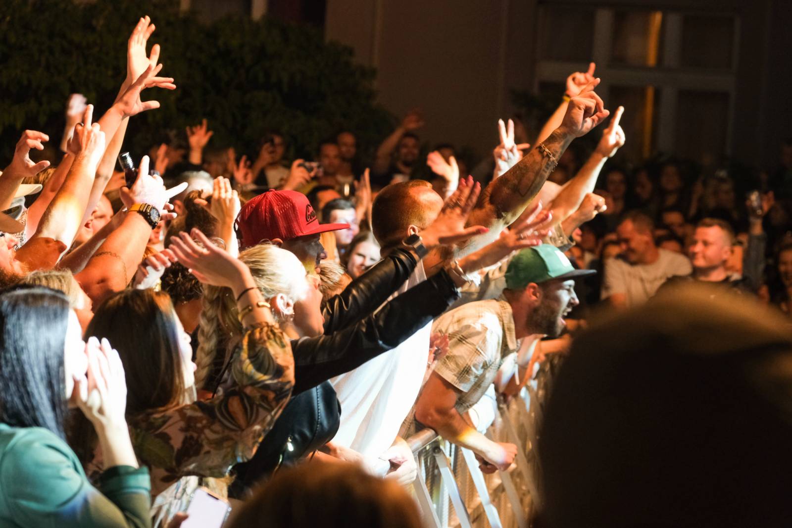 Festivalem ve Varech duněl rap PSH, představil se i herec a režisér Liev Schreiber