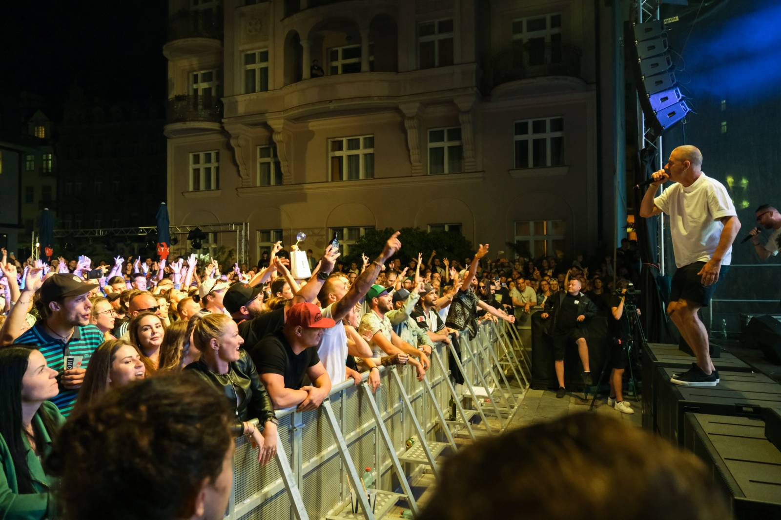 Festivalem ve Varech duněl rap PSH, představil se i herec a režisér Liev Schreiber