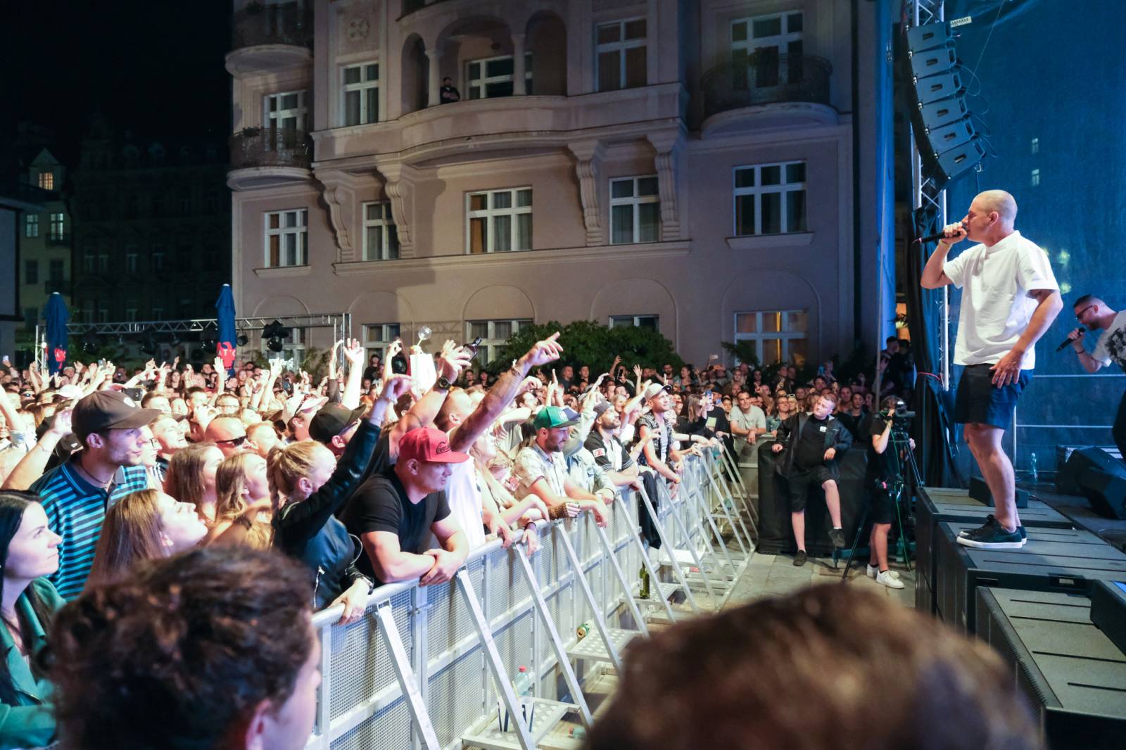 Festivalem ve Varech duněl rap PSH, představil se i herec a režisér Liev Schreiber