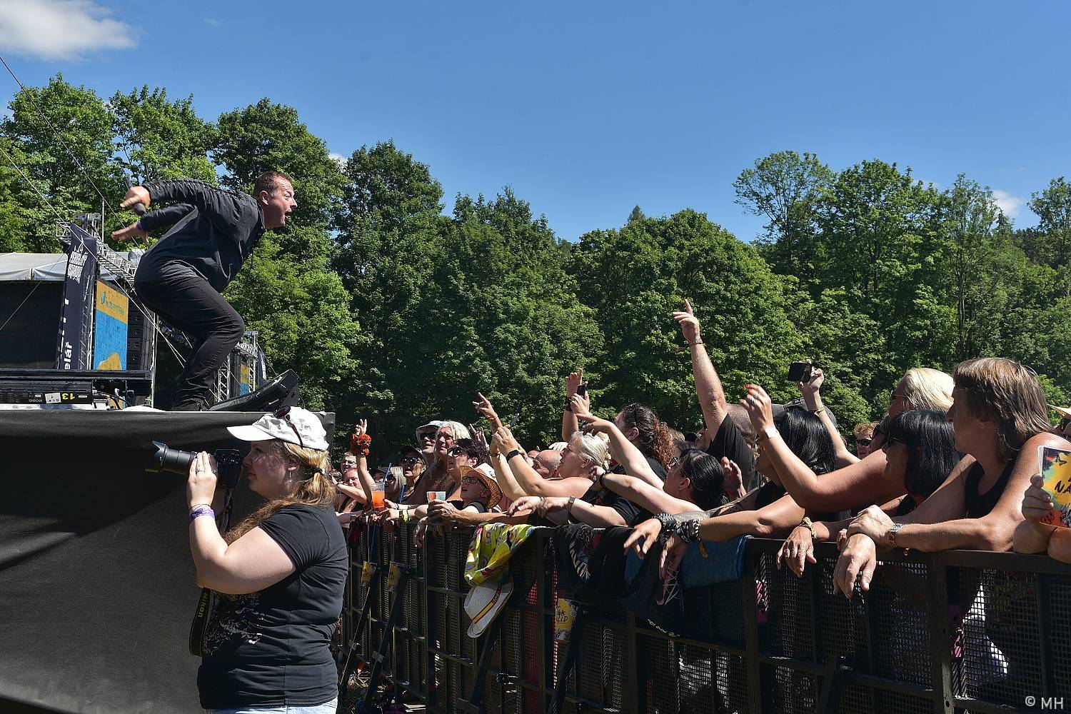 Poslední den Pekelného ostrova patřil Třem sestrám, Rybičkám 48, Harlej nebo Doze