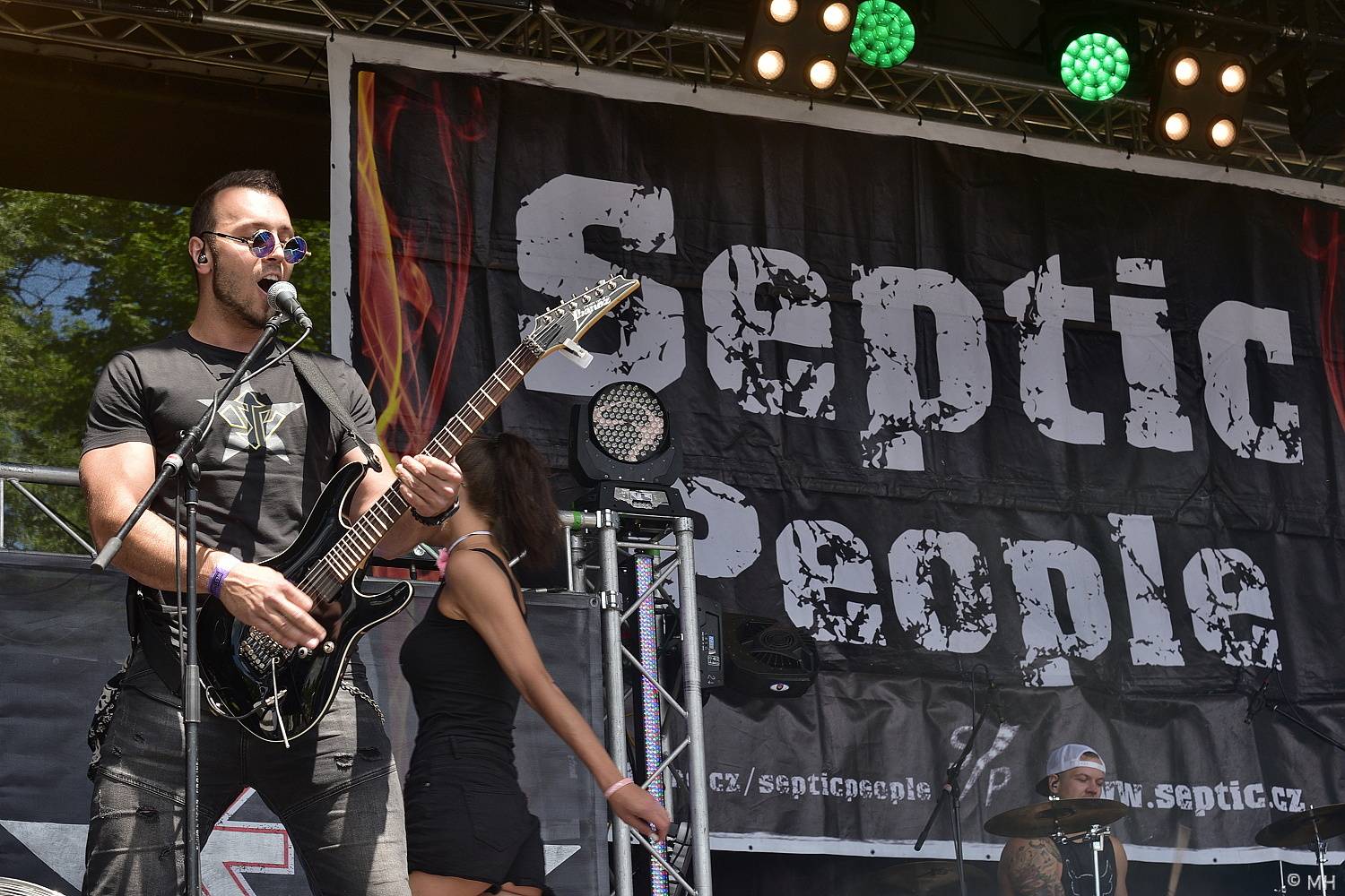 Poslední den Pekelného ostrova patřil Třem sestrám, Rybičkám 48, Harlej nebo Doze