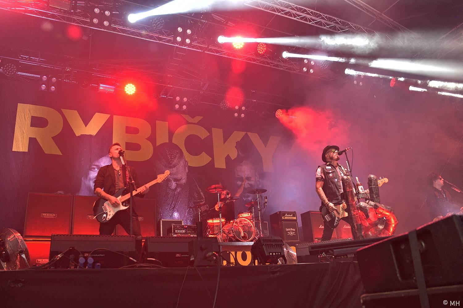 Poslední den Pekelného ostrova patřil Třem sestrám, Rybičkám 48, Harlej nebo Doze