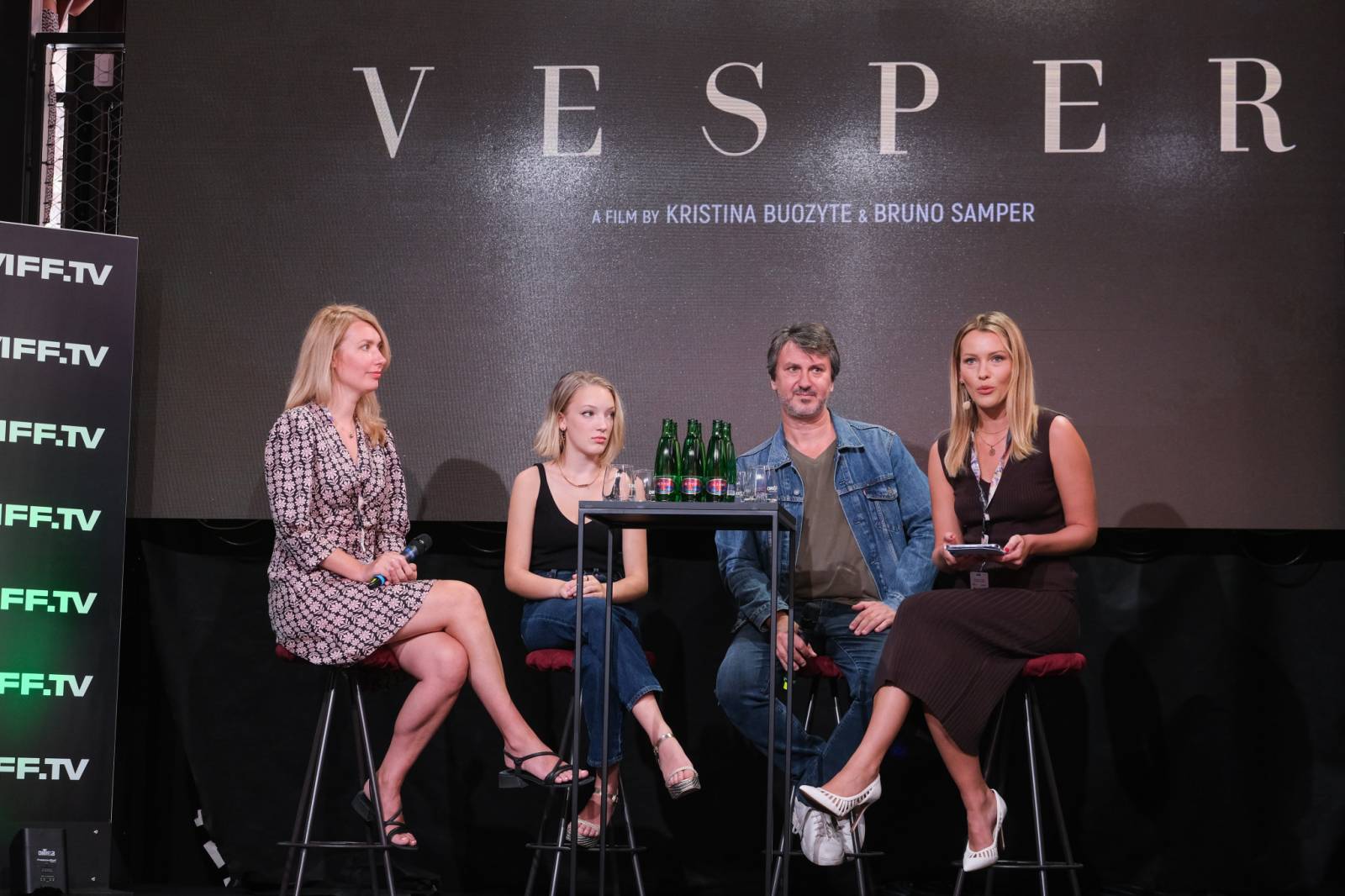 Hudba, filmy a párty dlouho do noci. Festival v Karlových Varech má za sebou třetí den