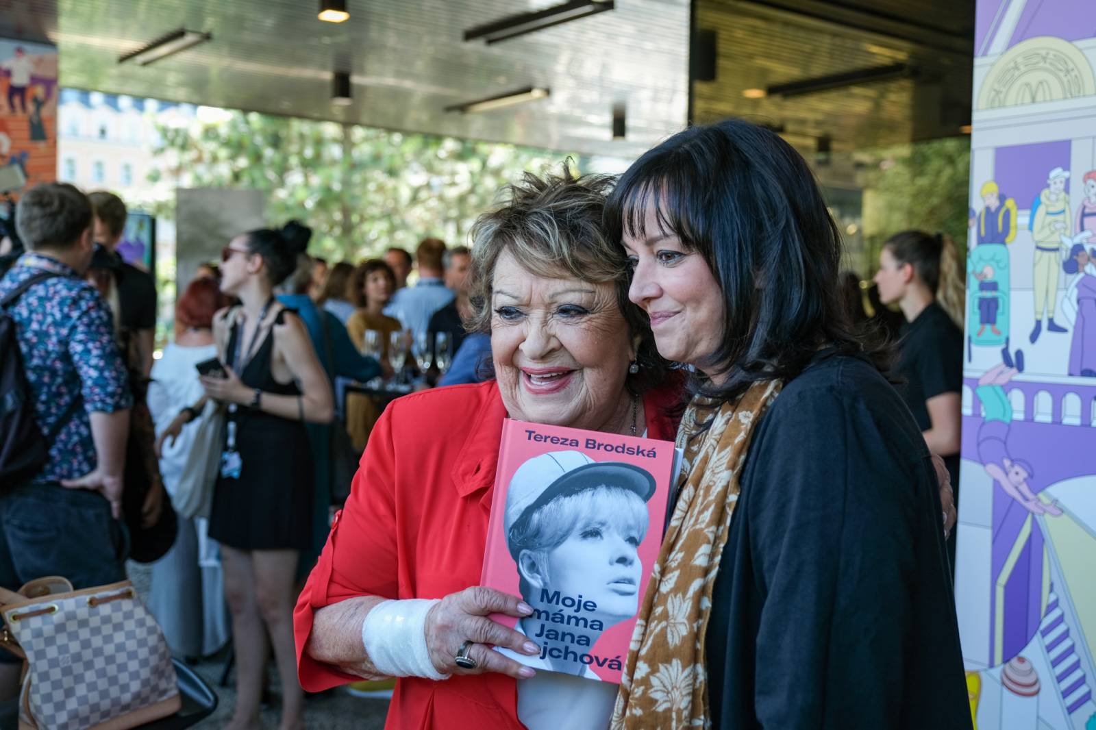 Hudba, filmy a párty dlouho do noci. Festival v Karlových Varech má za sebou třetí den