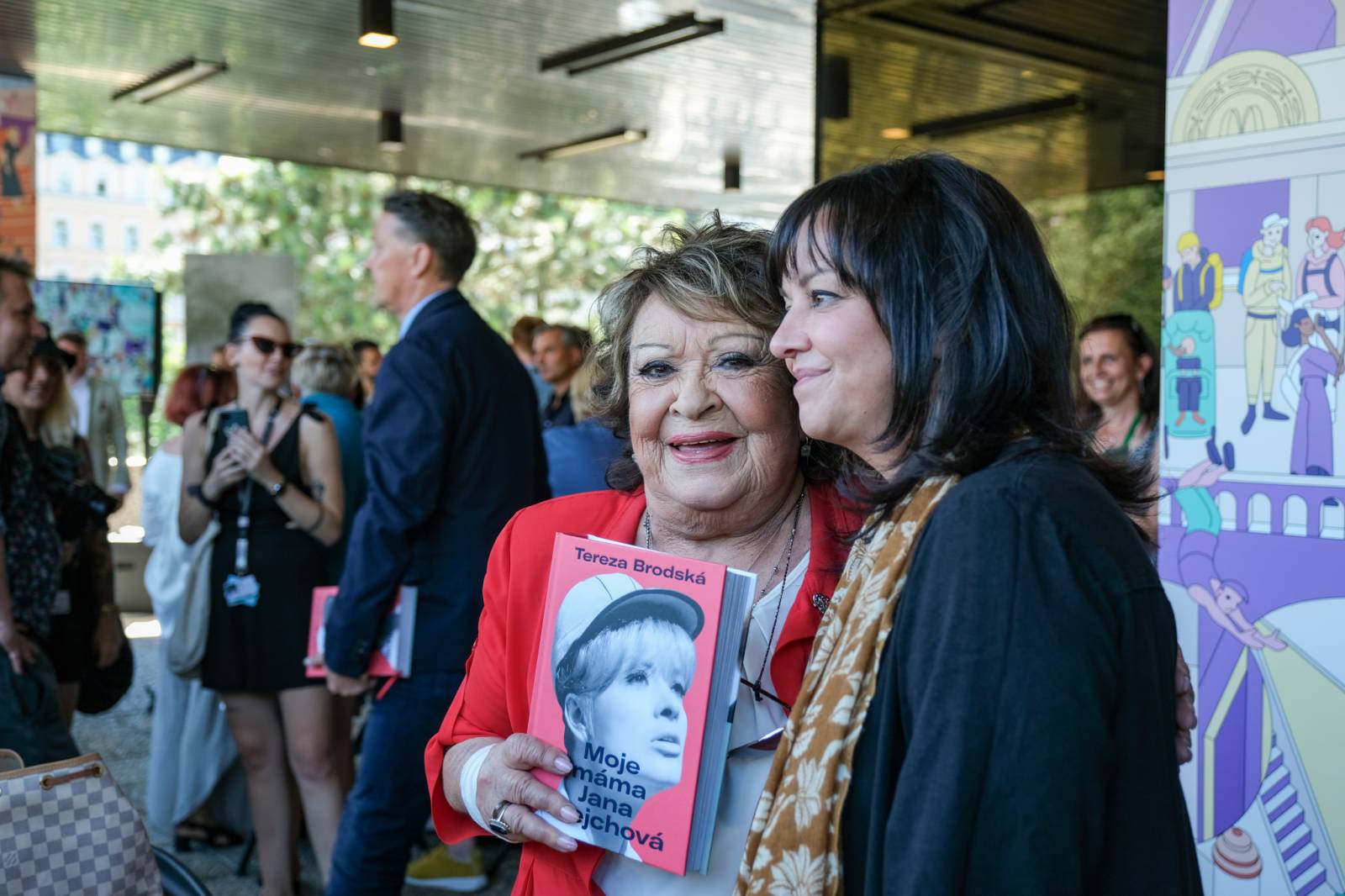Hudba, filmy a párty dlouho do noci. Festival v Karlových Varech má za sebou třetí den