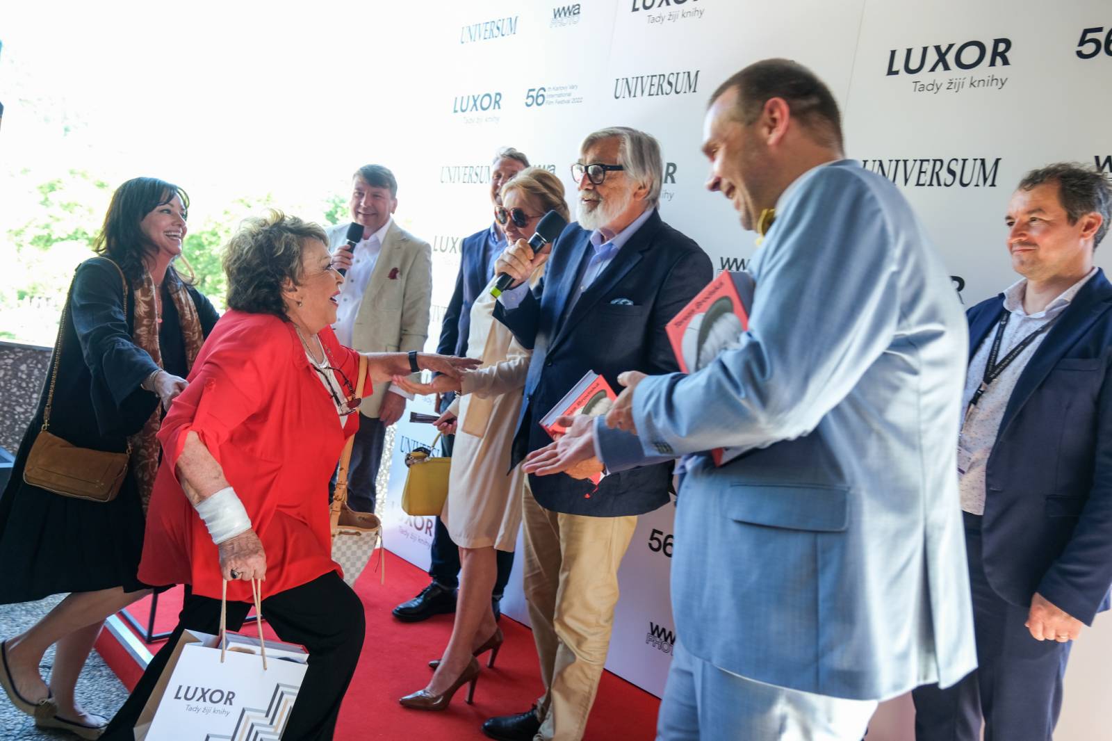 Hudba, filmy a párty dlouho do noci. Festival v Karlových Varech má za sebou třetí den