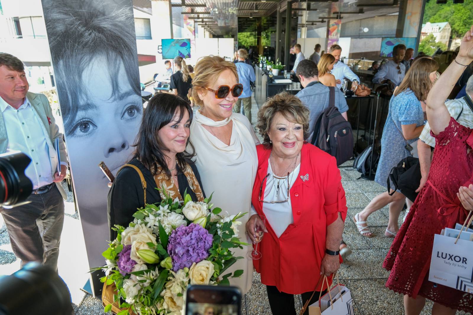 Hudba, filmy a párty dlouho do noci. Festival v Karlových Varech má za sebou třetí den