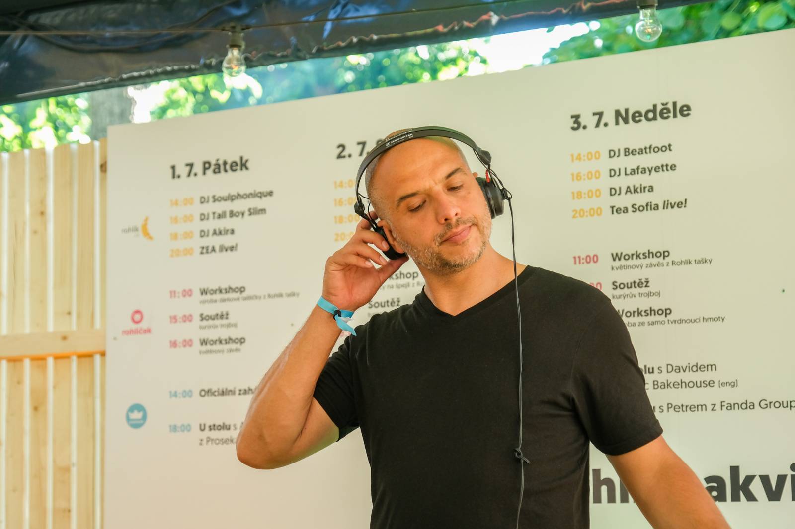 Hudba, filmy a párty dlouho do noci. Festival v Karlových Varech má za sebou třetí den